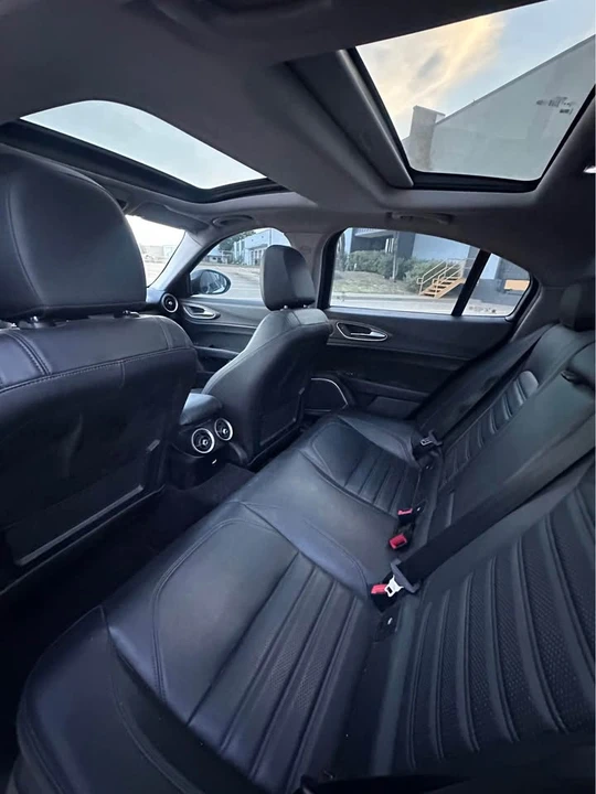 2017 Alfa Romeo Giulia - Image 9 of 12
