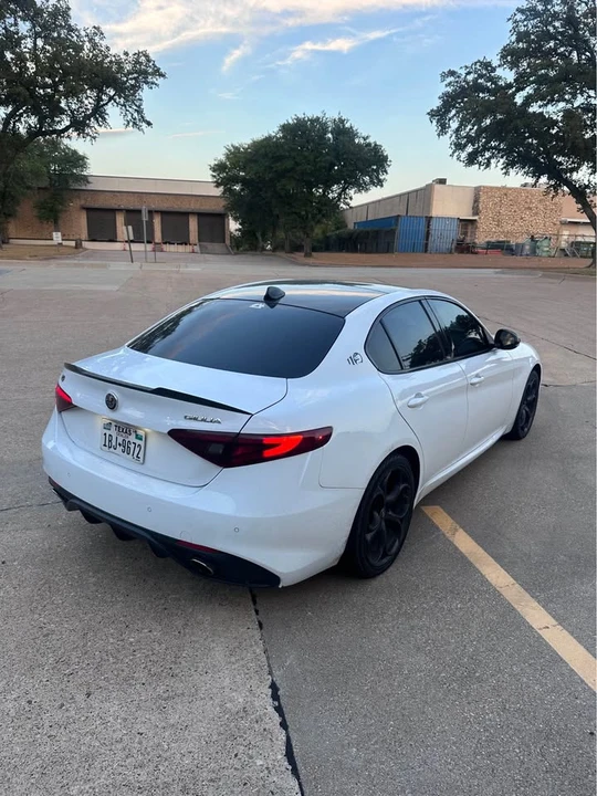 2017 Alfa Romeo Giulia - Image 5 of 12