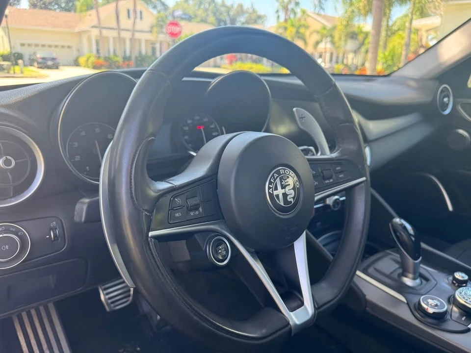 2017 Alfa Romeo Giulia - Image 19 of 20