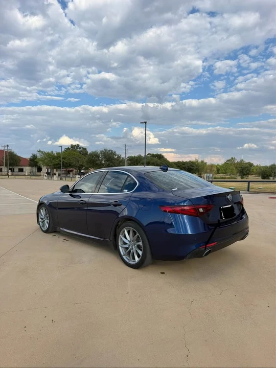 2017 Alfa Romeo Giulia - Image 6 of 15