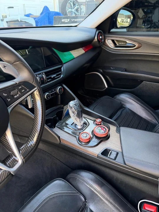 2017 Alfa Romeo Giulia - Image 7 of 14