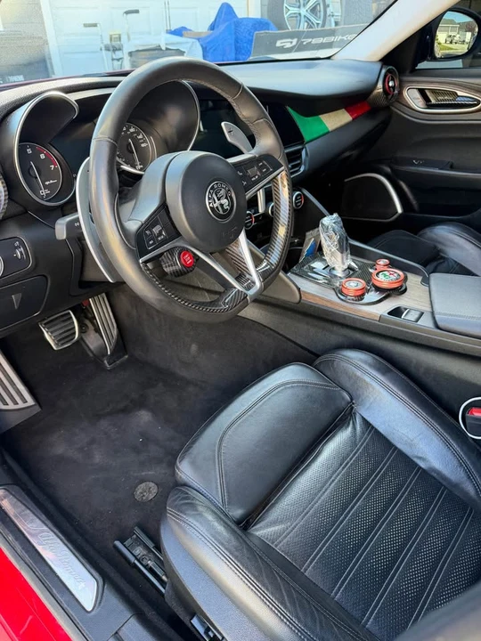 2017 Alfa Romeo Giulia - Image 11 of 14