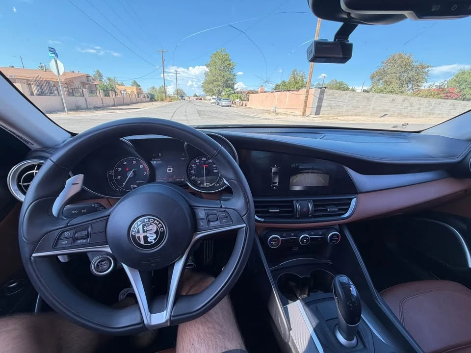 2017 Alfa Romeo Giulia - Image 5 of 8