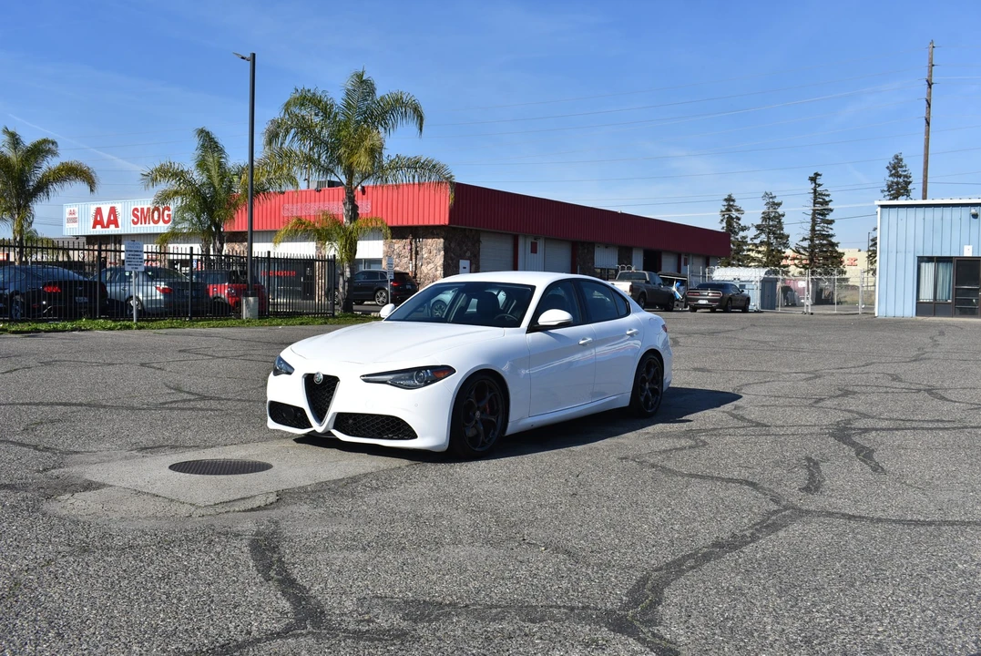2017 Alfa Romeo Giulia - Image 2 of 31