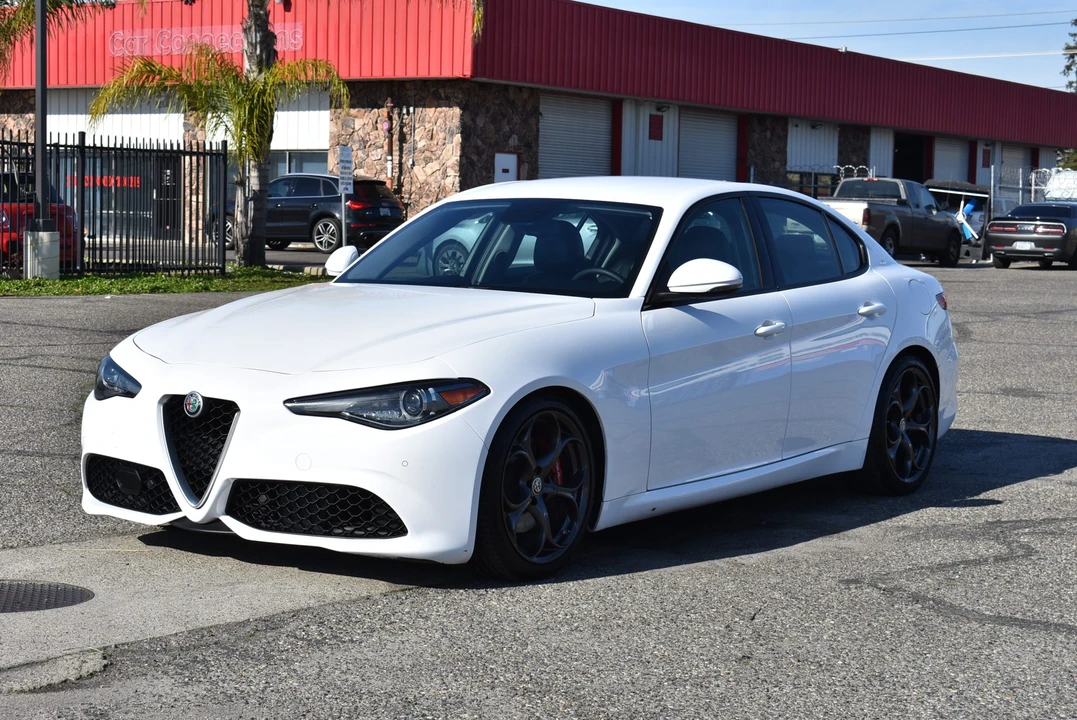 2017 Alfa Romeo Giulia - Image 3 of 31