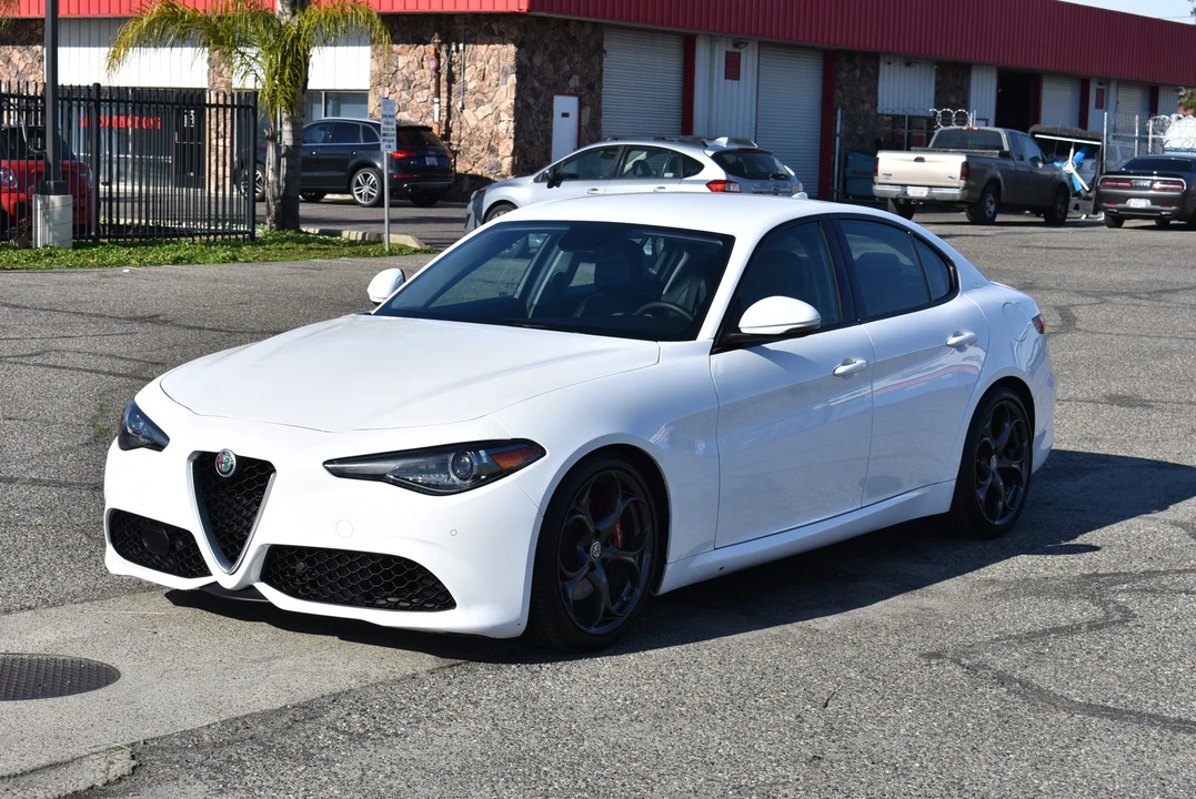 2017 Alfa Romeo Giulia - Image 4 of 31
