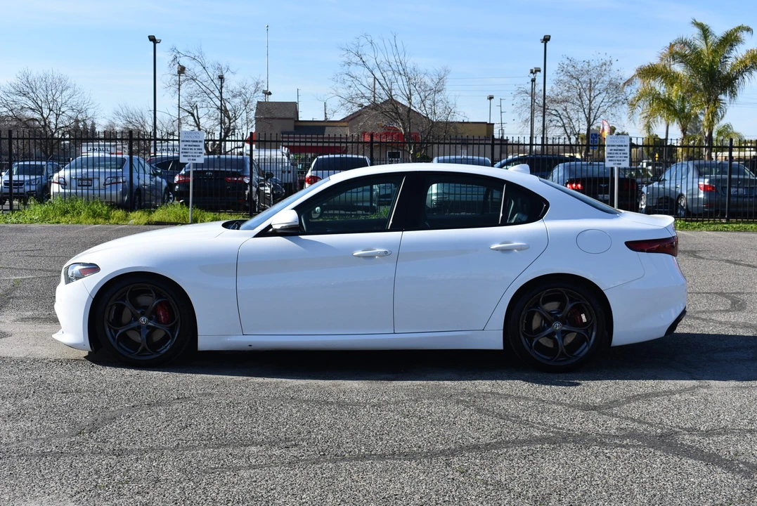 2017 Alfa Romeo Giulia - Image 6 of 31