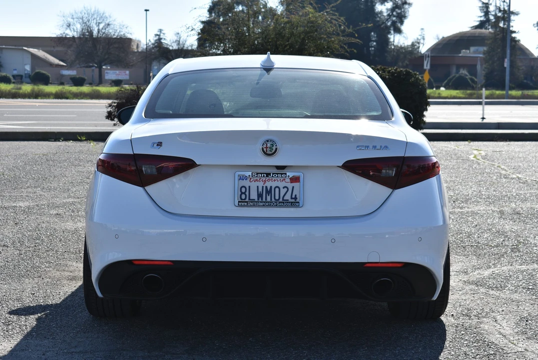 2017 Alfa Romeo Giulia - Image 13 of 31