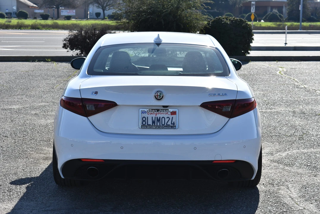 2017 Alfa Romeo Giulia - Image 12 of 31