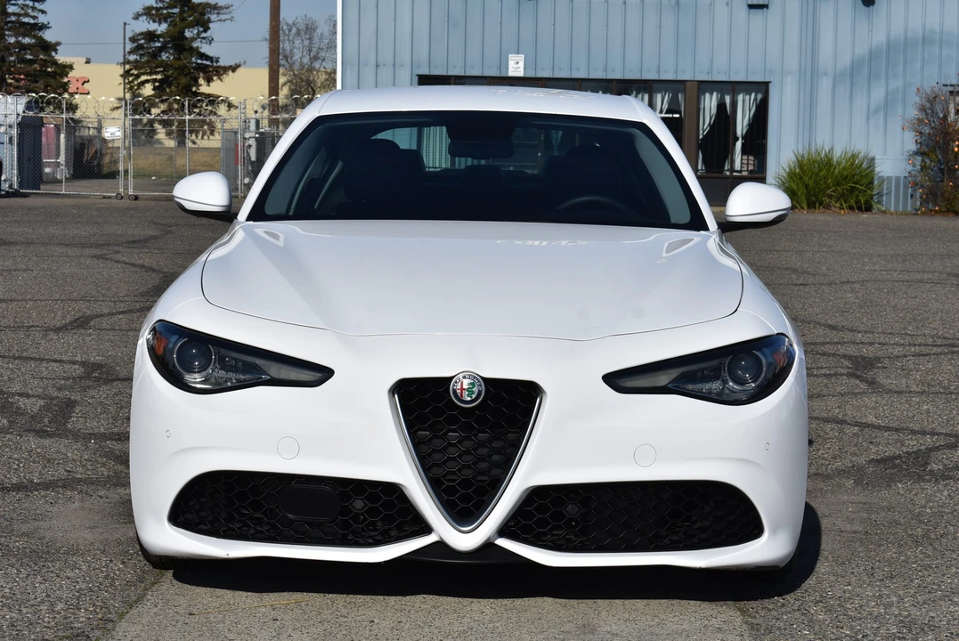 2017 Alfa Romeo Giulia - Image 24 of 31