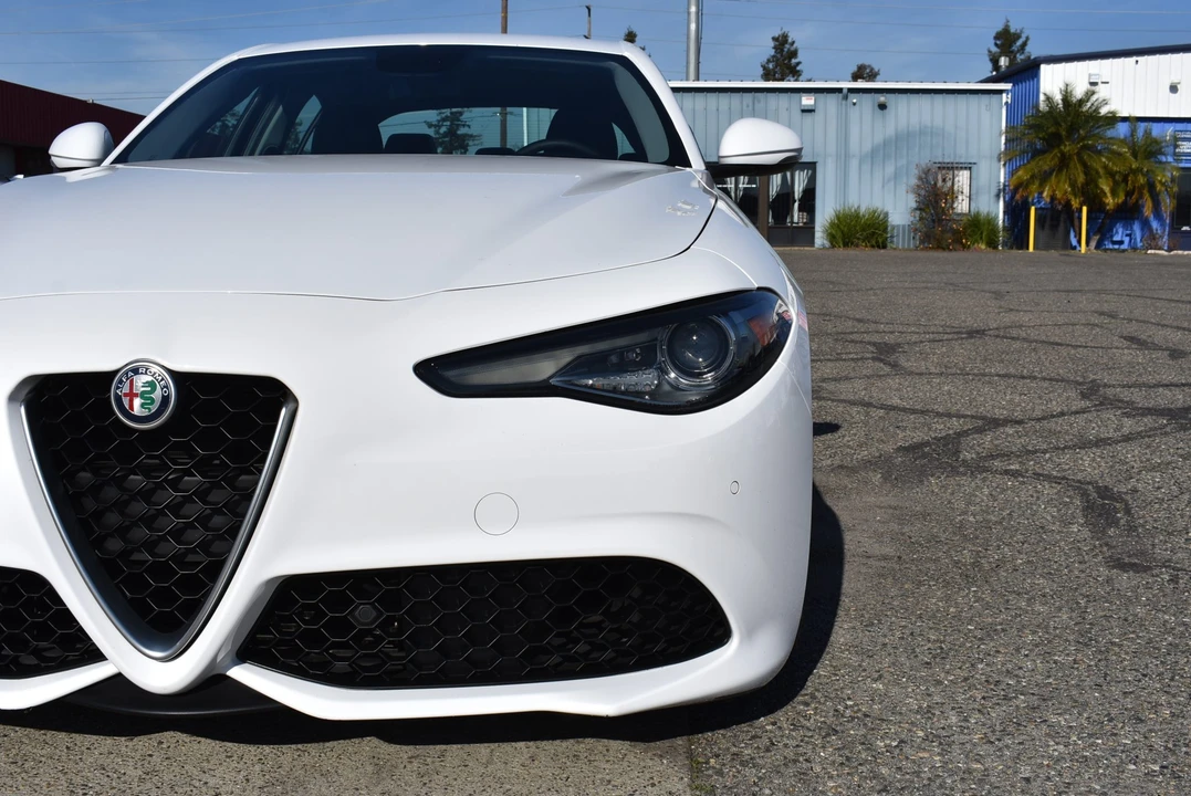 2017 Alfa Romeo Giulia - Image 26 of 31