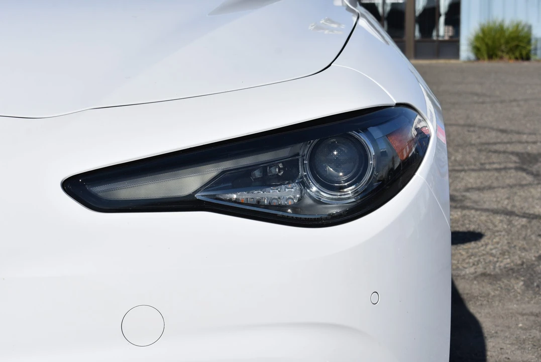 2017 Alfa Romeo Giulia - Image 27 of 31