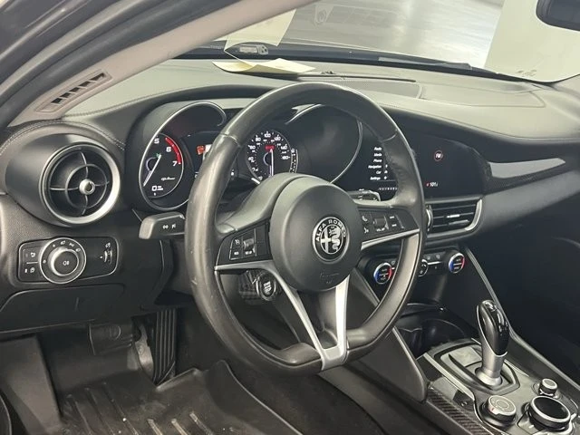 2017 Alfa Romeo Giulia - Image 7 of 10
