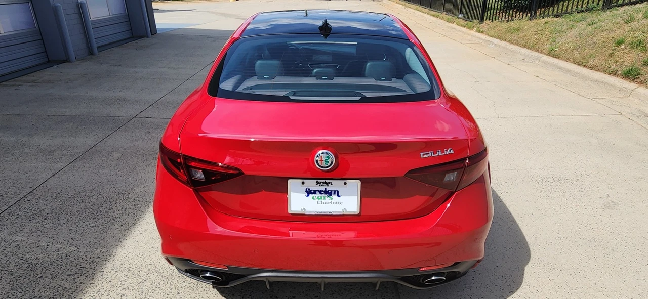 2017 Alfa Romeo Giulia - Image 16 of 21