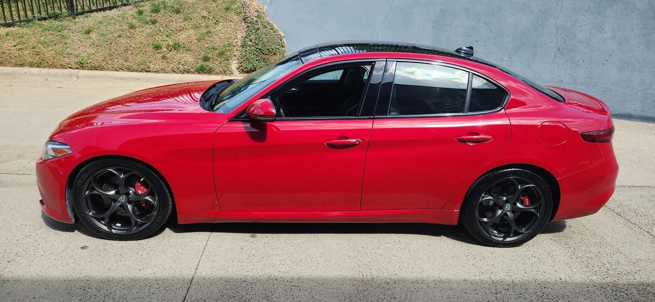 2017 Alfa Romeo Giulia - Image 19 of 21