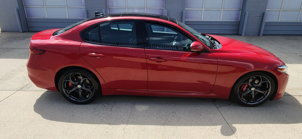 2017 Alfa Romeo Giulia - Image 17 of 21