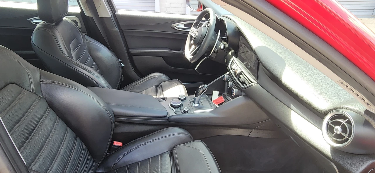 2017 Alfa Romeo Giulia - Image 12 of 21