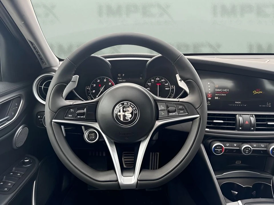 2017 Alfa Romeo Giulia - Image 13 of 30