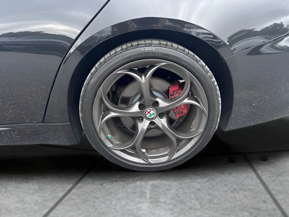 2017 Alfa Romeo Giulia - Image 29 of 30