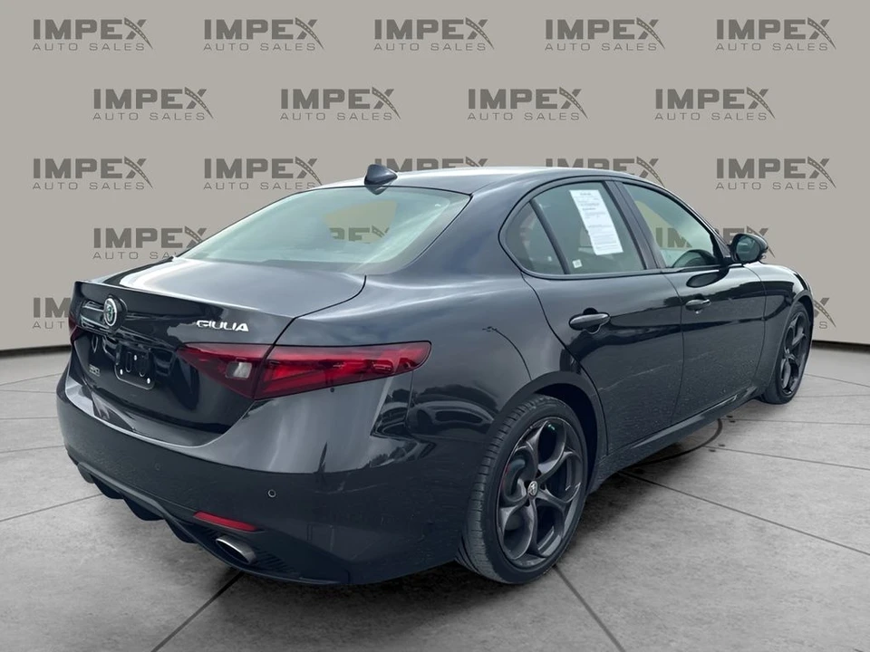 2017 Alfa Romeo Giulia - Image 5 of 30