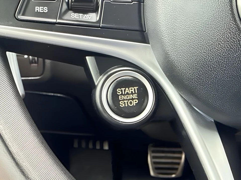2017 Alfa Romeo Giulia - Image 20 of 30