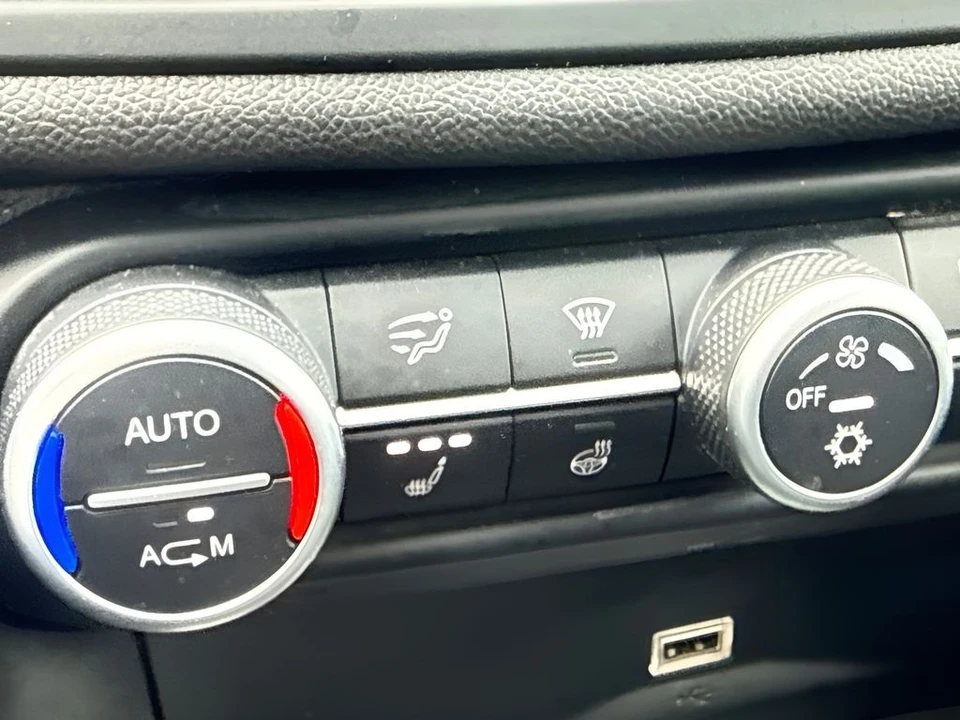 2017 Alfa Romeo Giulia - Image 19 of 30