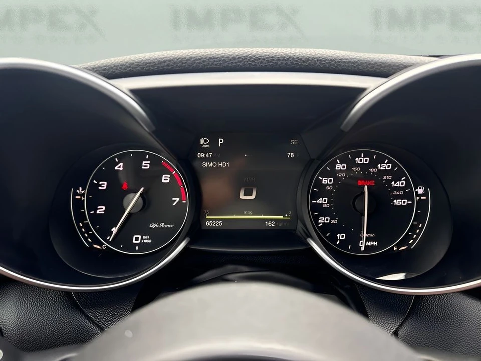 2017 Alfa Romeo Giulia - Image 21 of 30