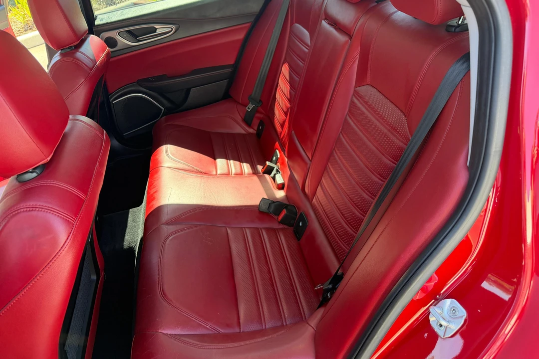 2017 Alfa Romeo Giulia - Image 22 of 31