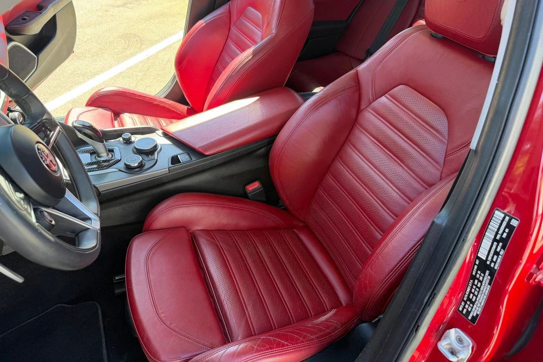 2017 Alfa Romeo Giulia - Image 21 of 31
