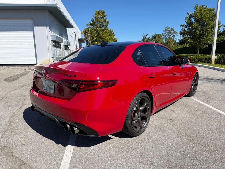 2017 Alfa Romeo Giulia - Image 7 of 31