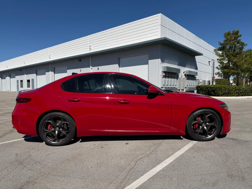 2017 Alfa Romeo Giulia - Image 8 of 31