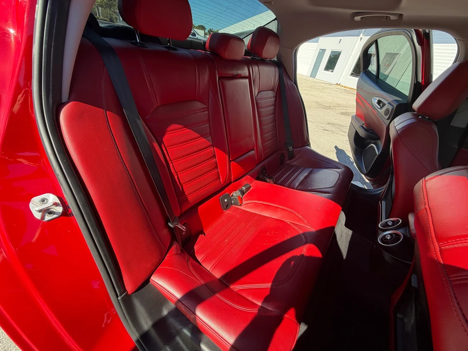 2017 Alfa Romeo Giulia - Image 24 of 31
