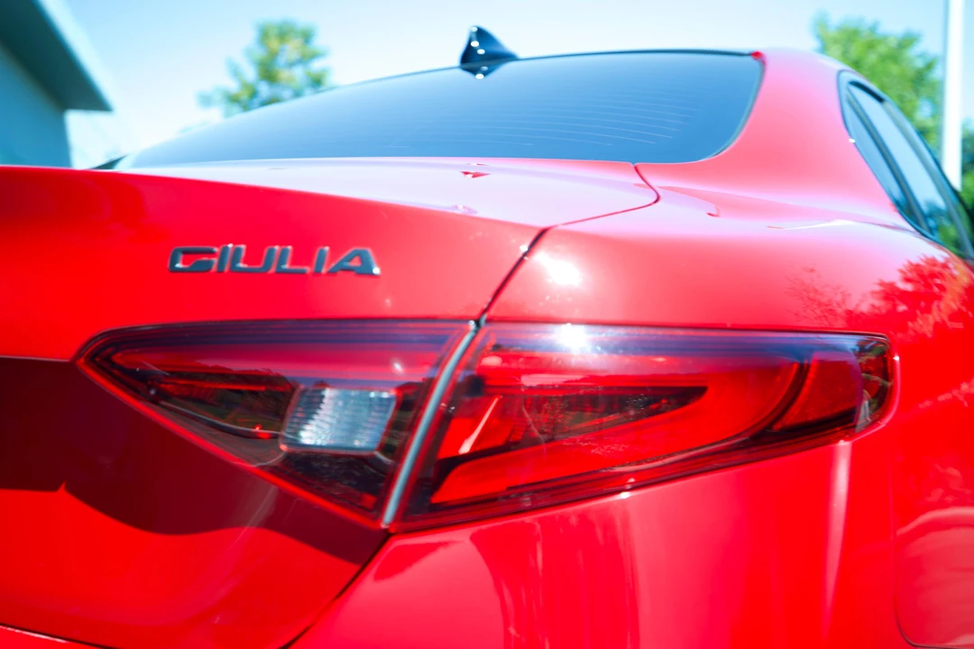 2017 Alfa Romeo Giulia - Image 13 of 31