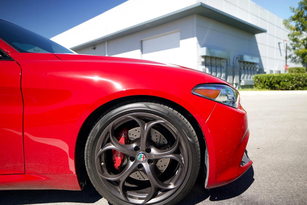 2017 Alfa Romeo Giulia - Image 18 of 31