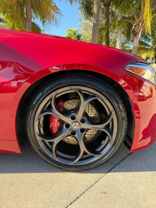 2017 Alfa Romeo Giulia - Image 19 of 31