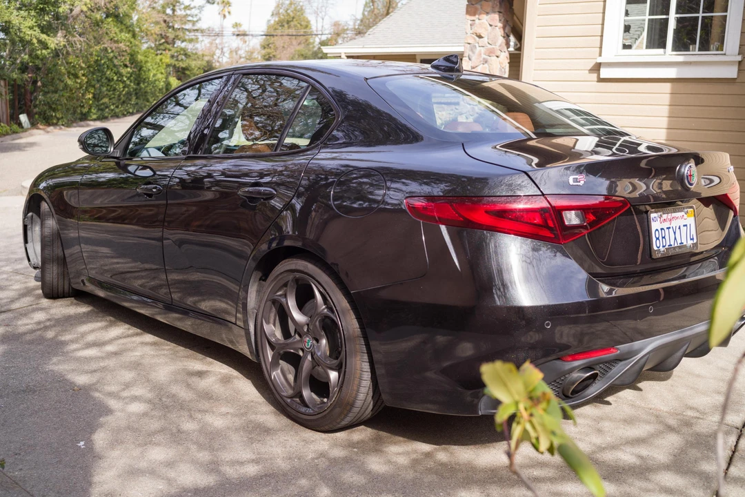 2017 Alfa Romeo Giulia - Image 12 of 31