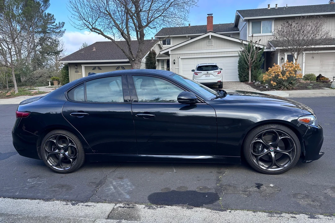 2017 Alfa Romeo Giulia - Image 3 of 31