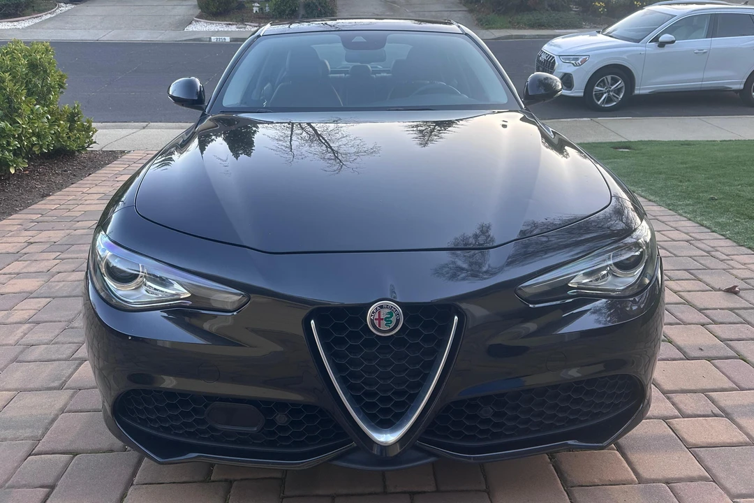 2017 Alfa Romeo Giulia - Image 2 of 31