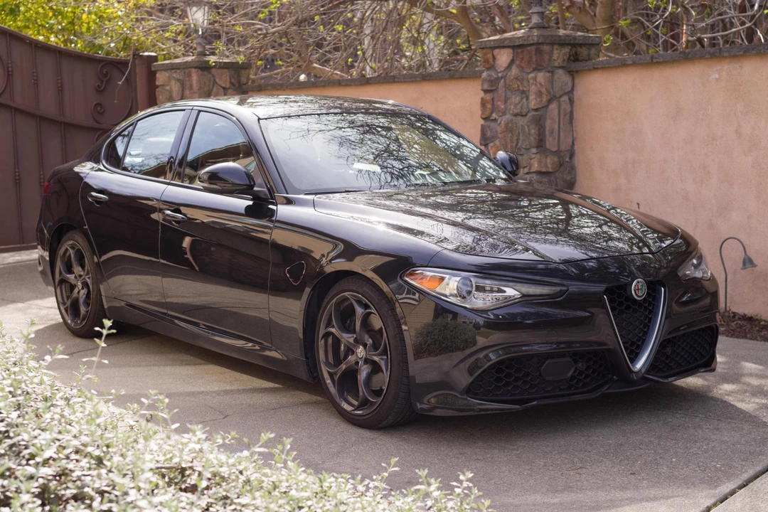 2017 Alfa Romeo Giulia - Image 19 of 31