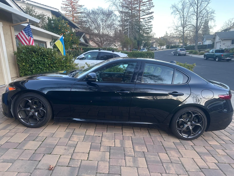 2017 Alfa Romeo Giulia - Image 11 of 31