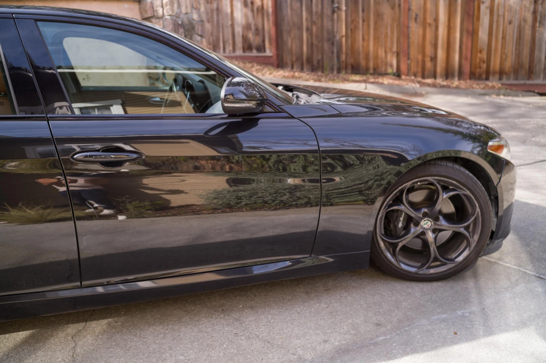 2017 Alfa Romeo Giulia - Image 28 of 31