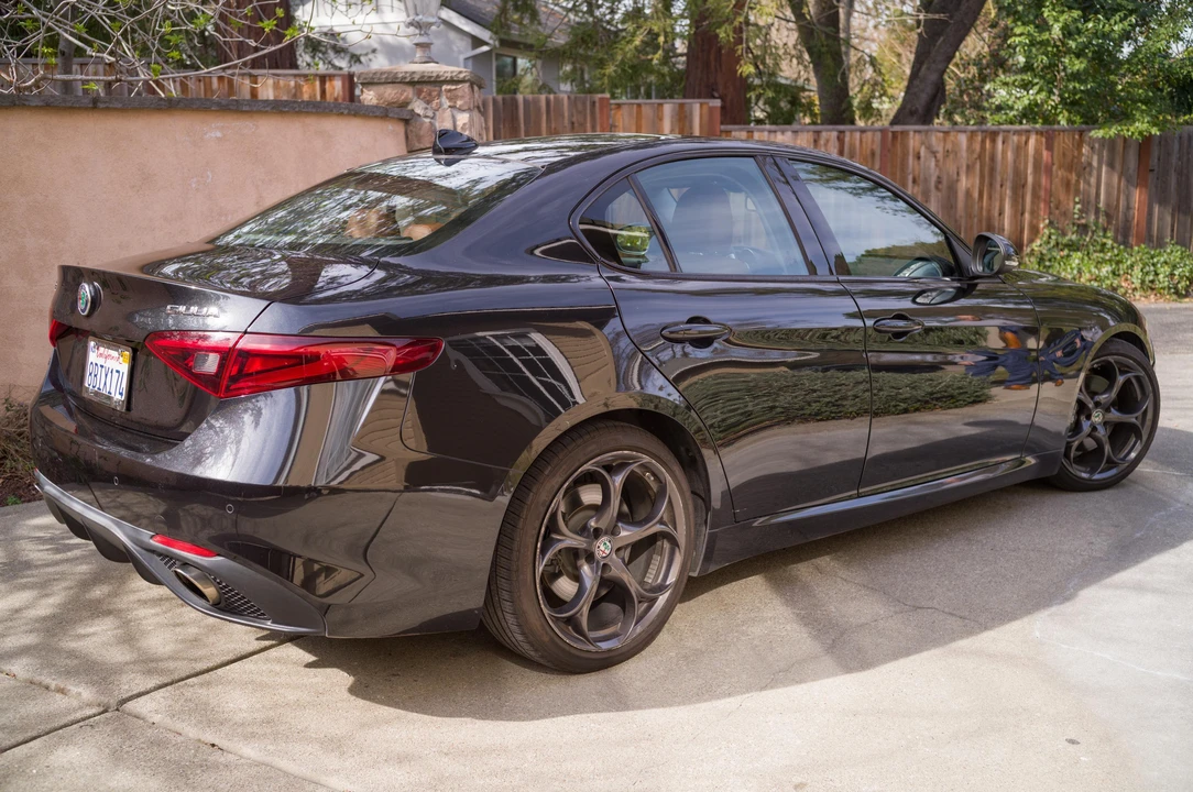 2017 Alfa Romeo Giulia - Image 17 of 31
