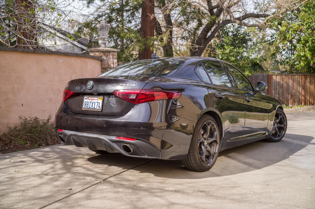 2017 Alfa Romeo Giulia - Image 16 of 31