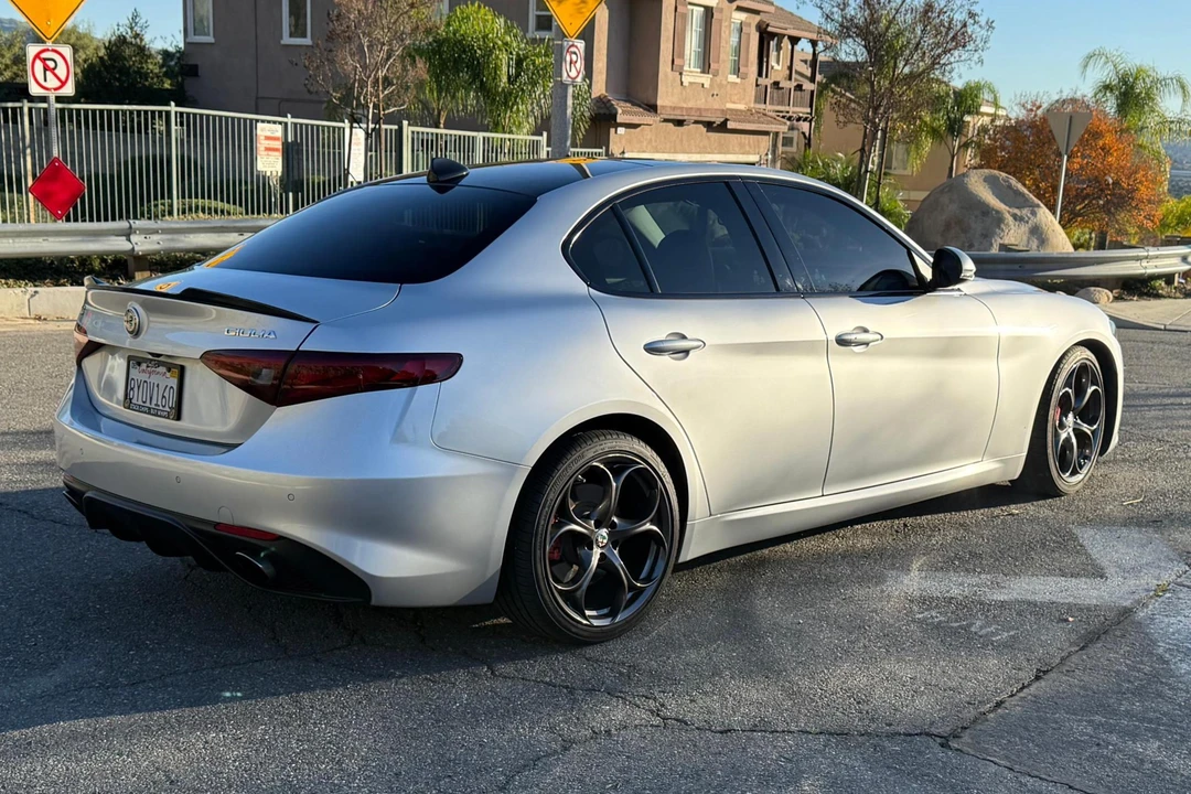 2017 Alfa Romeo Giulia - Image 4 of 31