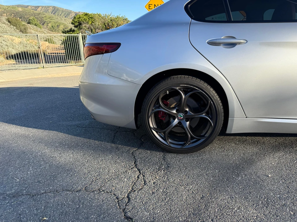 2017 Alfa Romeo Giulia - Image 26 of 31