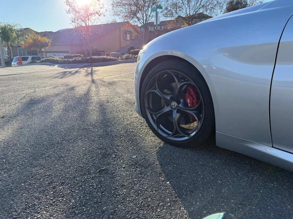 2017 Alfa Romeo Giulia - Image 24 of 31