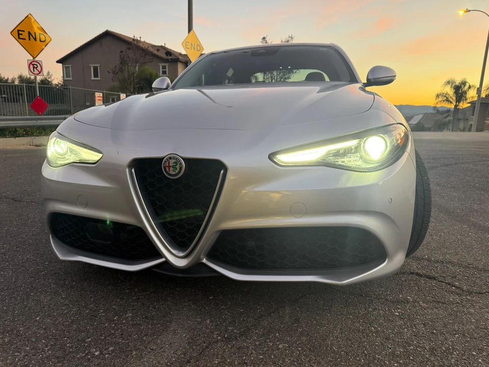 2017 Alfa Romeo Giulia - Image 9 of 31