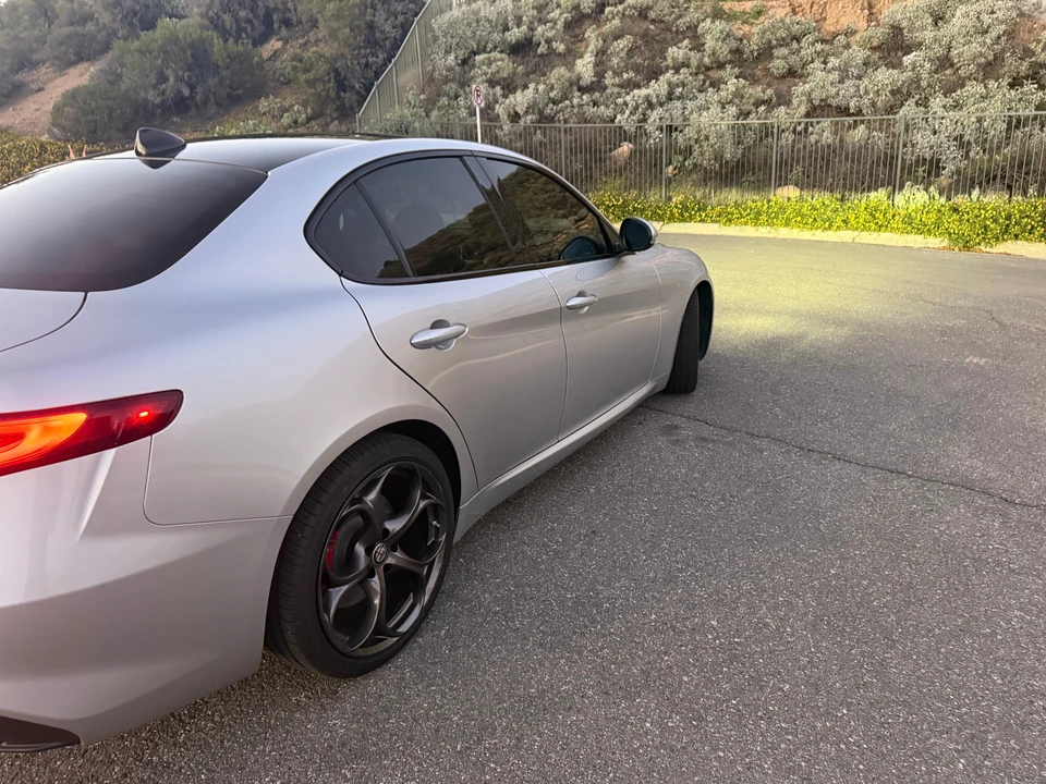 2017 Alfa Romeo Giulia - Image 23 of 31