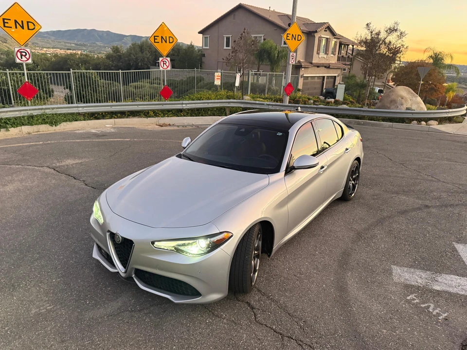 2017 Alfa Romeo Giulia - Image 12 of 31