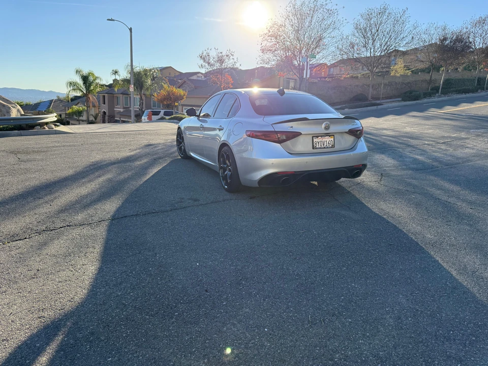 2017 Alfa Romeo Giulia - Image 7 of 31